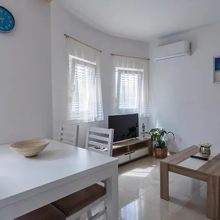 Διαμέρισμα One-bedroom In Komarna Komarna