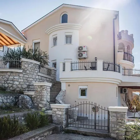 One-bedroom In Komarna *