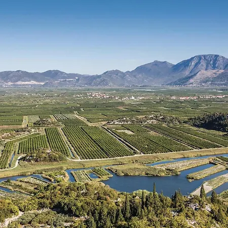 One-bedroom In Komarna アパート