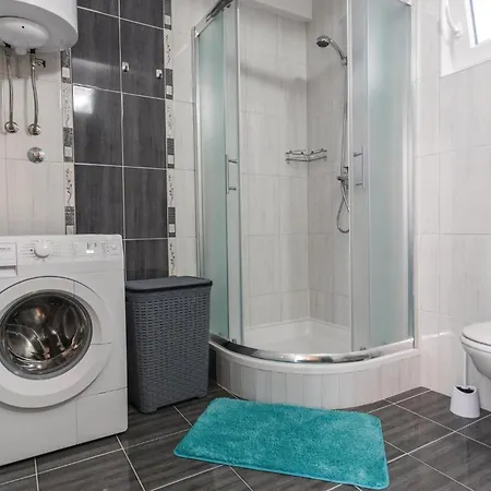 One-bedroom In Komarna דירה קומרנה