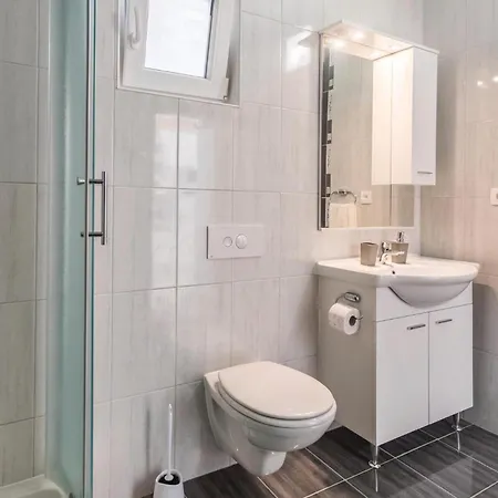 דירה 1 Bedroom Lovely In Komarna קלק