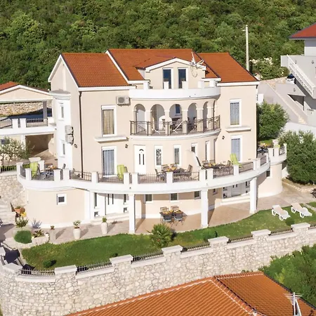 One-bedroom In Komarna アパート コマルナ