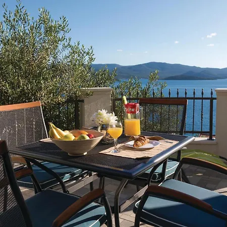 1 Bedroom Lovely In Komarna *
